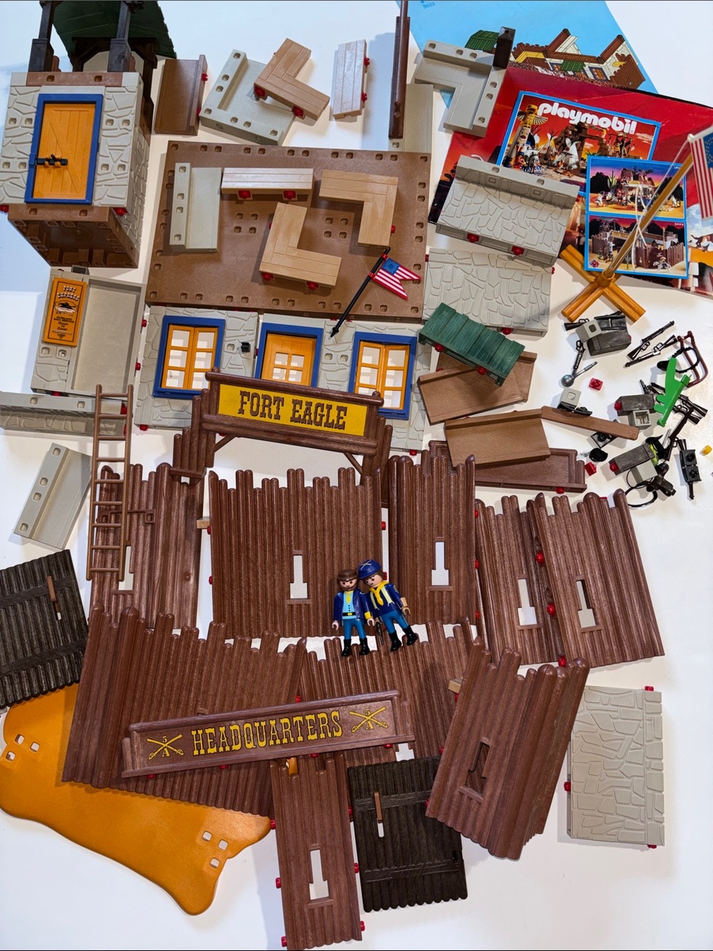 PLAYMOBIL Fort Eagle 3023 Set from 1998 with Figures and Accessories